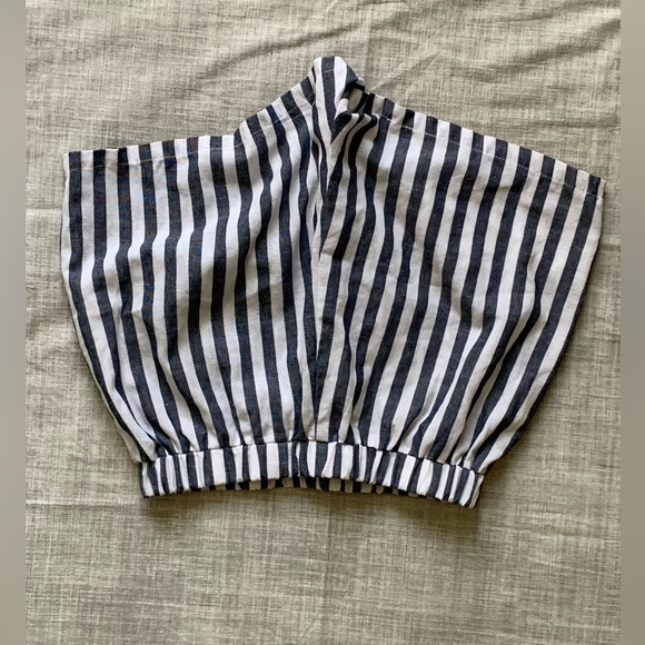 Selling high waist shorts never worn - Picture 2 of 2